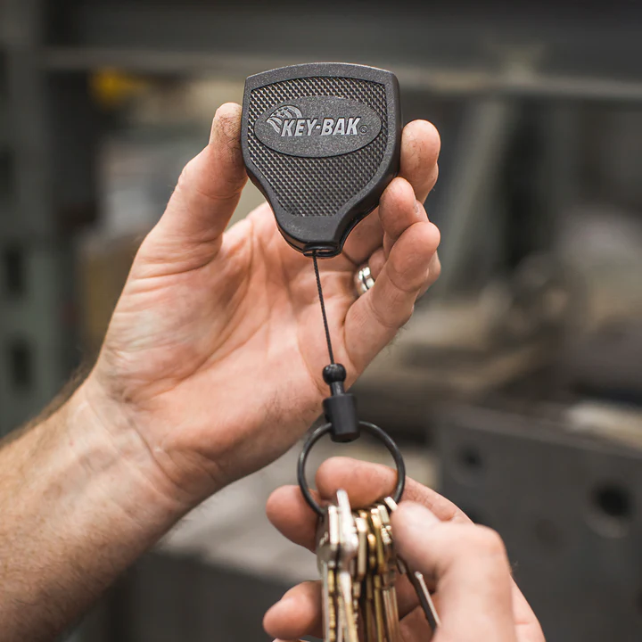 מחזיק מפתחות שחור מיתר נילון KEY-BAK 